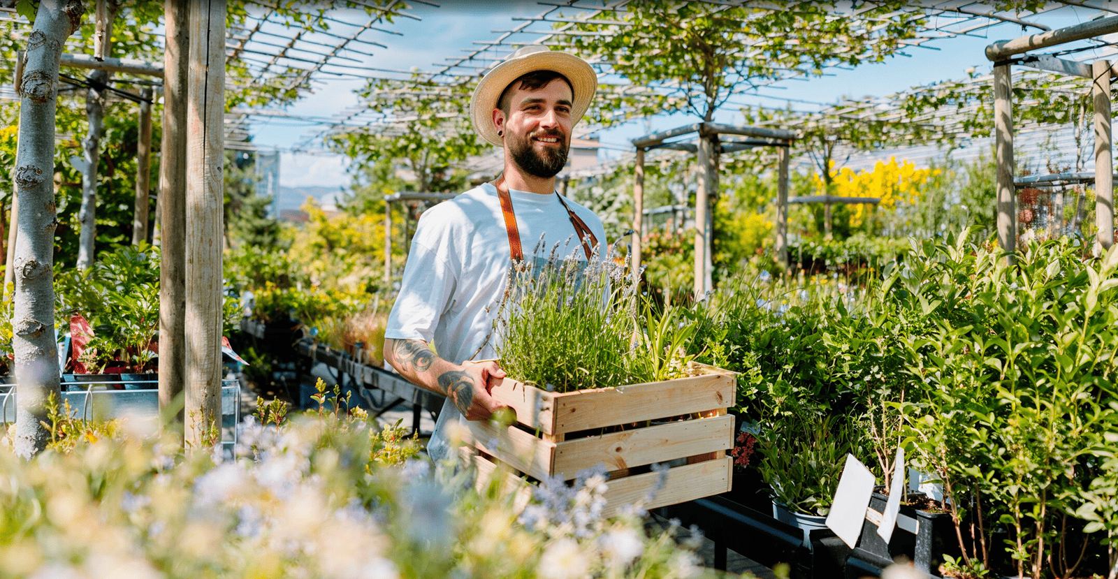 Emprendedor en un vivero de plantas